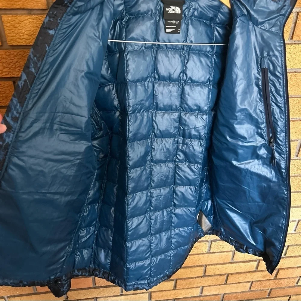 The North Face Eco Packable Slim Fit Thermoball Jacket Blue Camo Print Men’s M
